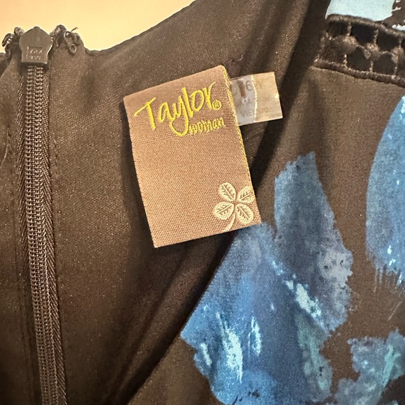 NWT Women’s Taylor Sleeveless Black and Blue Floral Midi Dress - Picture 3 of 7